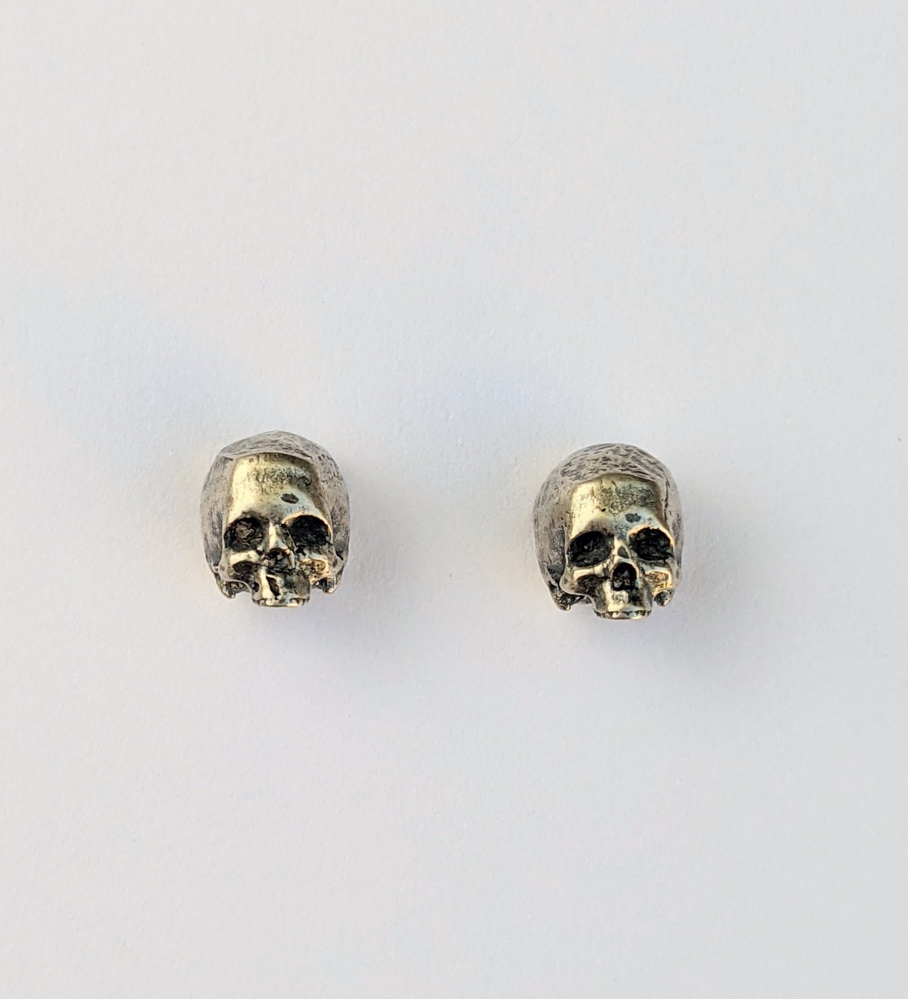 Fest batteri Niende Yellow Bronze Skull Stud Earrings – Mutter Museum Store
